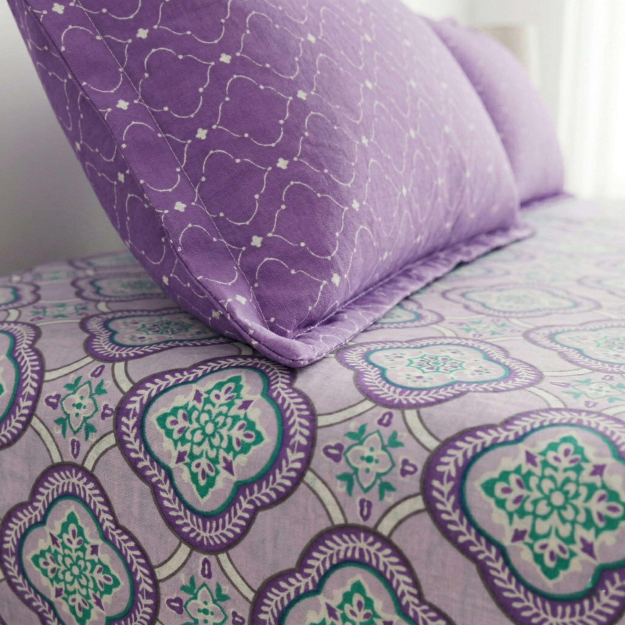 Cotton Fitted King Size Bedsheet with 2 Pillow Covers Soft Breathable